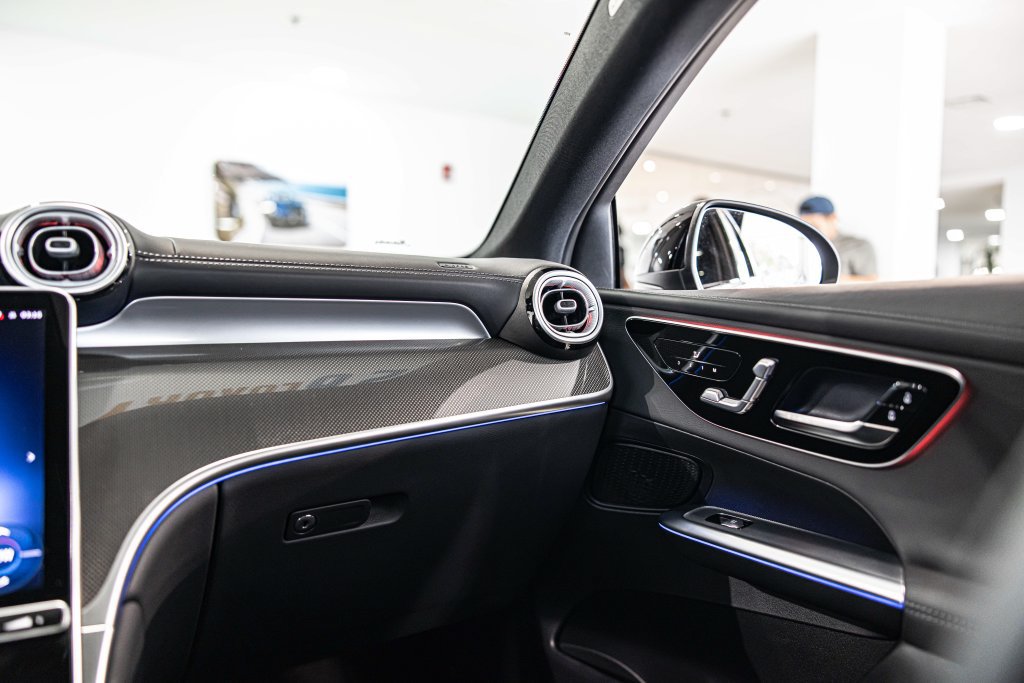 Used 2026 Mercedes-Benz GLC 300 4MATIC image 35