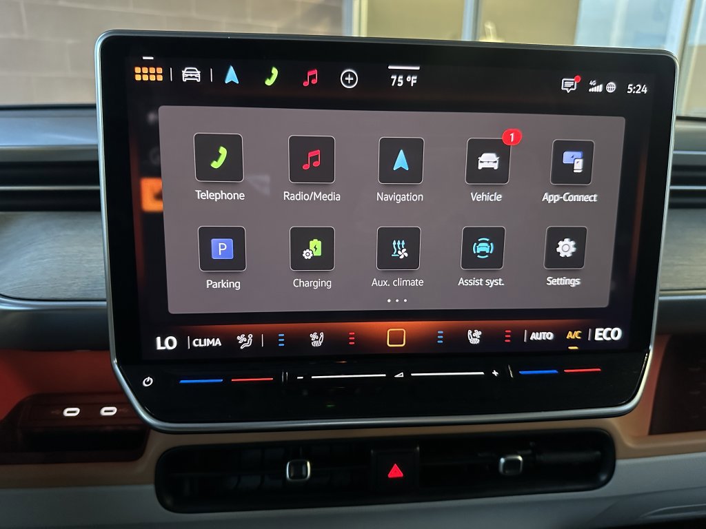 Used 2025 Volkswagen ID. Buzz 1st Edition image 21