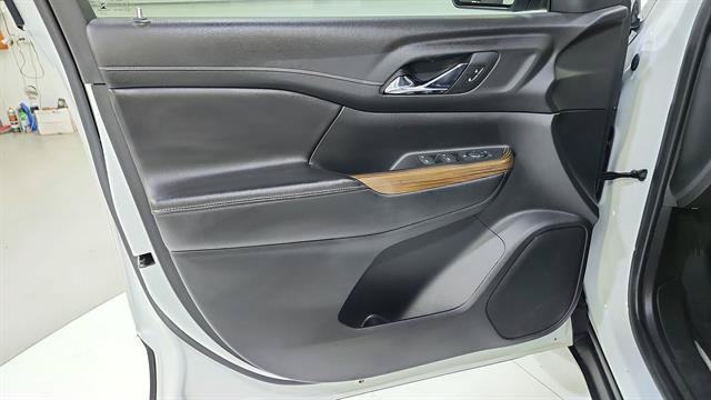Used 2019 GMC Acadia SLE FWD image 18