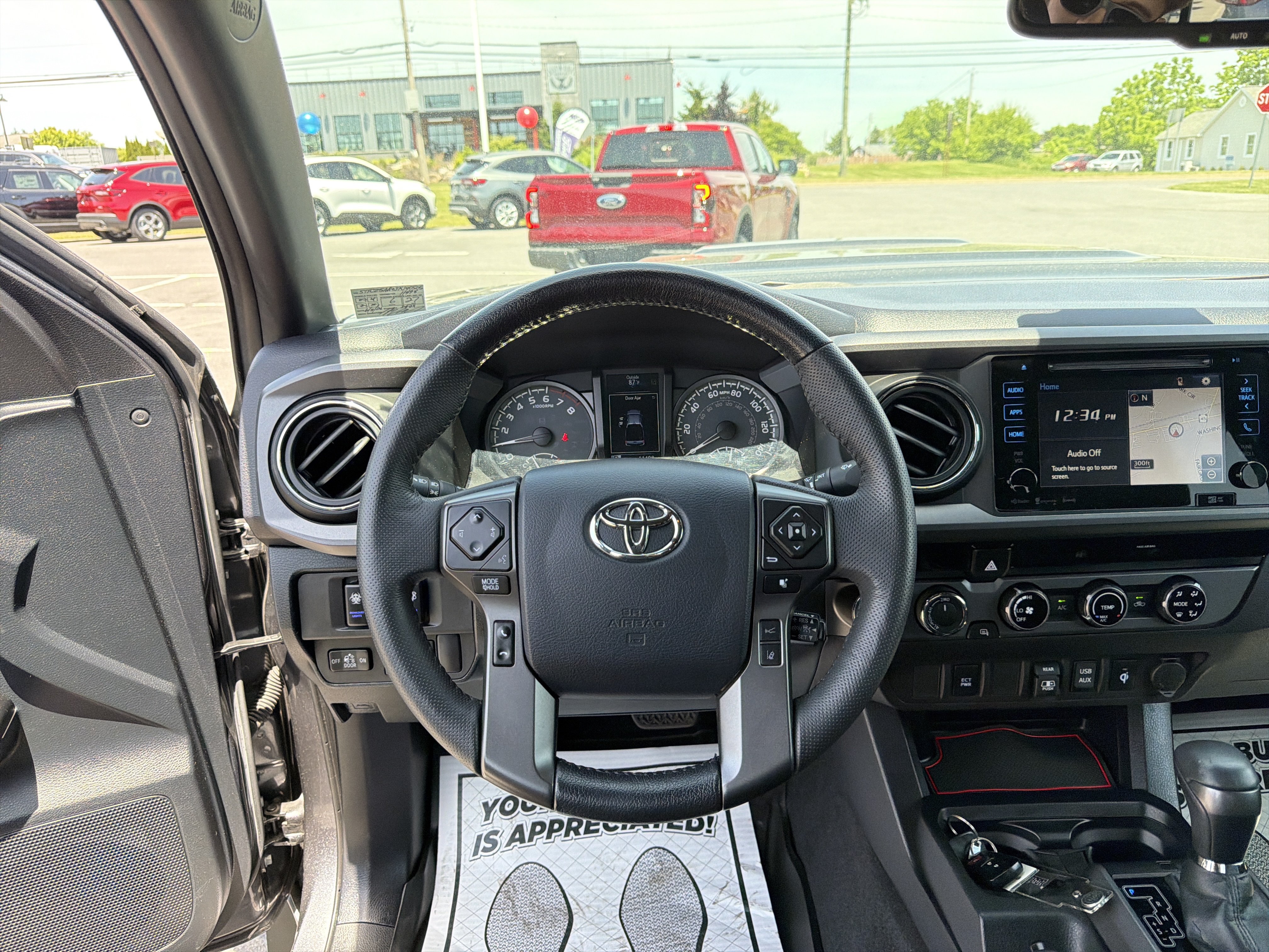 Used 2018 Toyota Tacoma TRD Sport AWD/4WD image 17