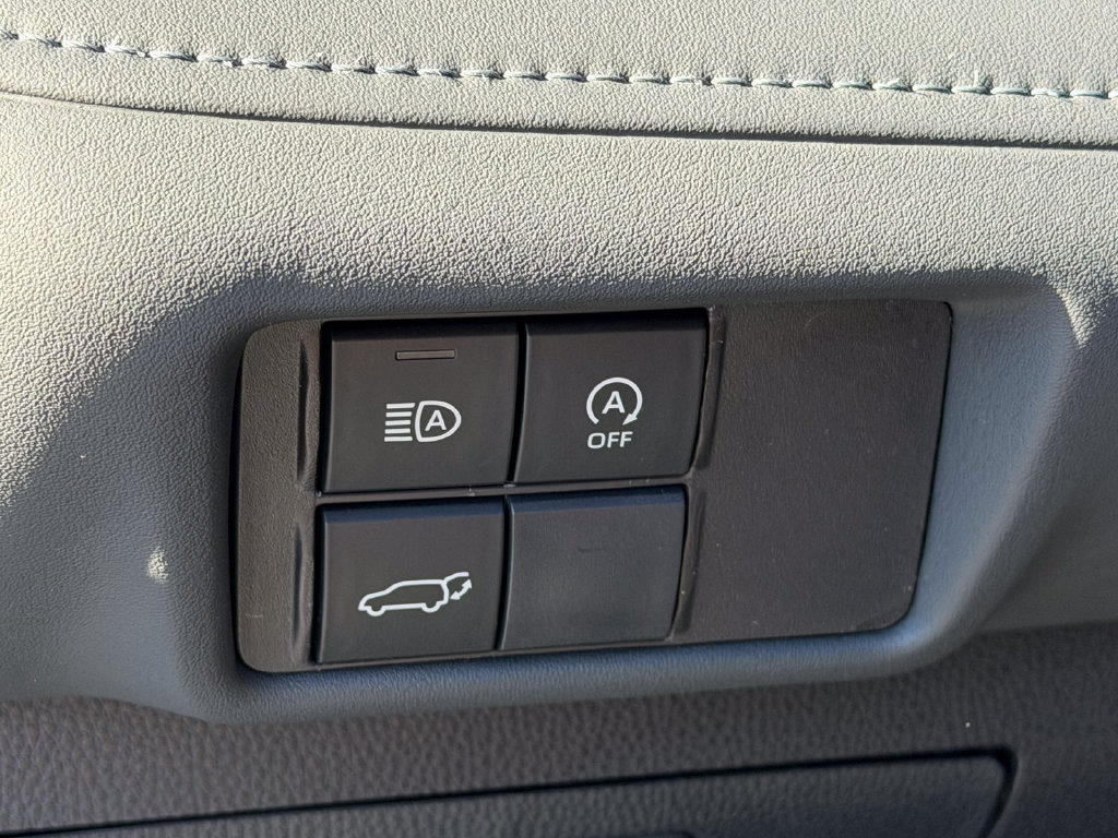 Used 2024 Toyota Highlander XLE FWD image 36