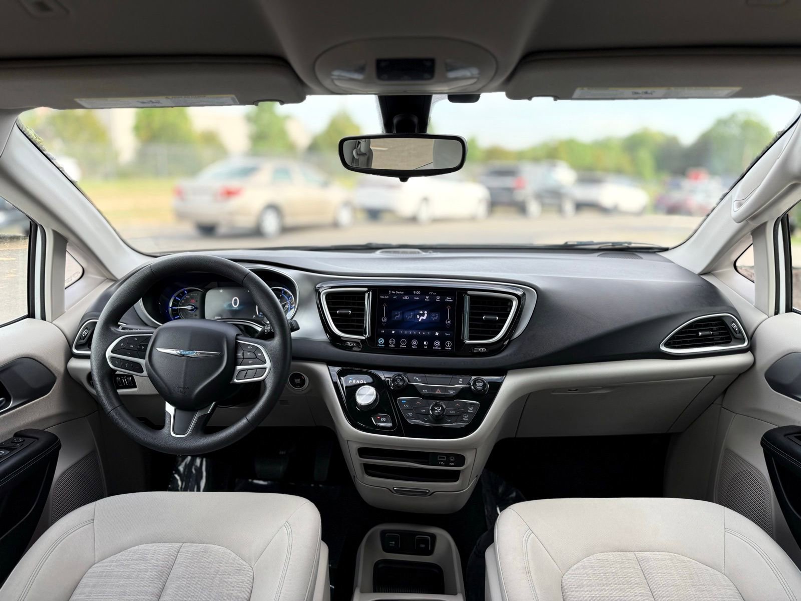 Used 2018 Chrysler Pacifica Touring Plus image 2