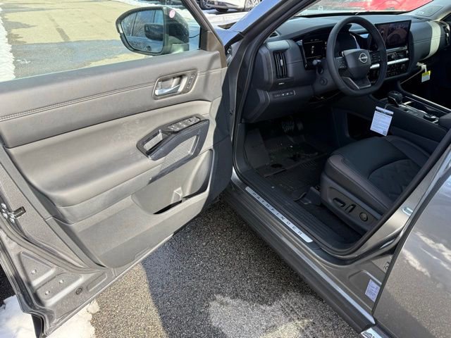 New 2026 Nissan Pathfinder Platinum w/ Cargo Package image 14