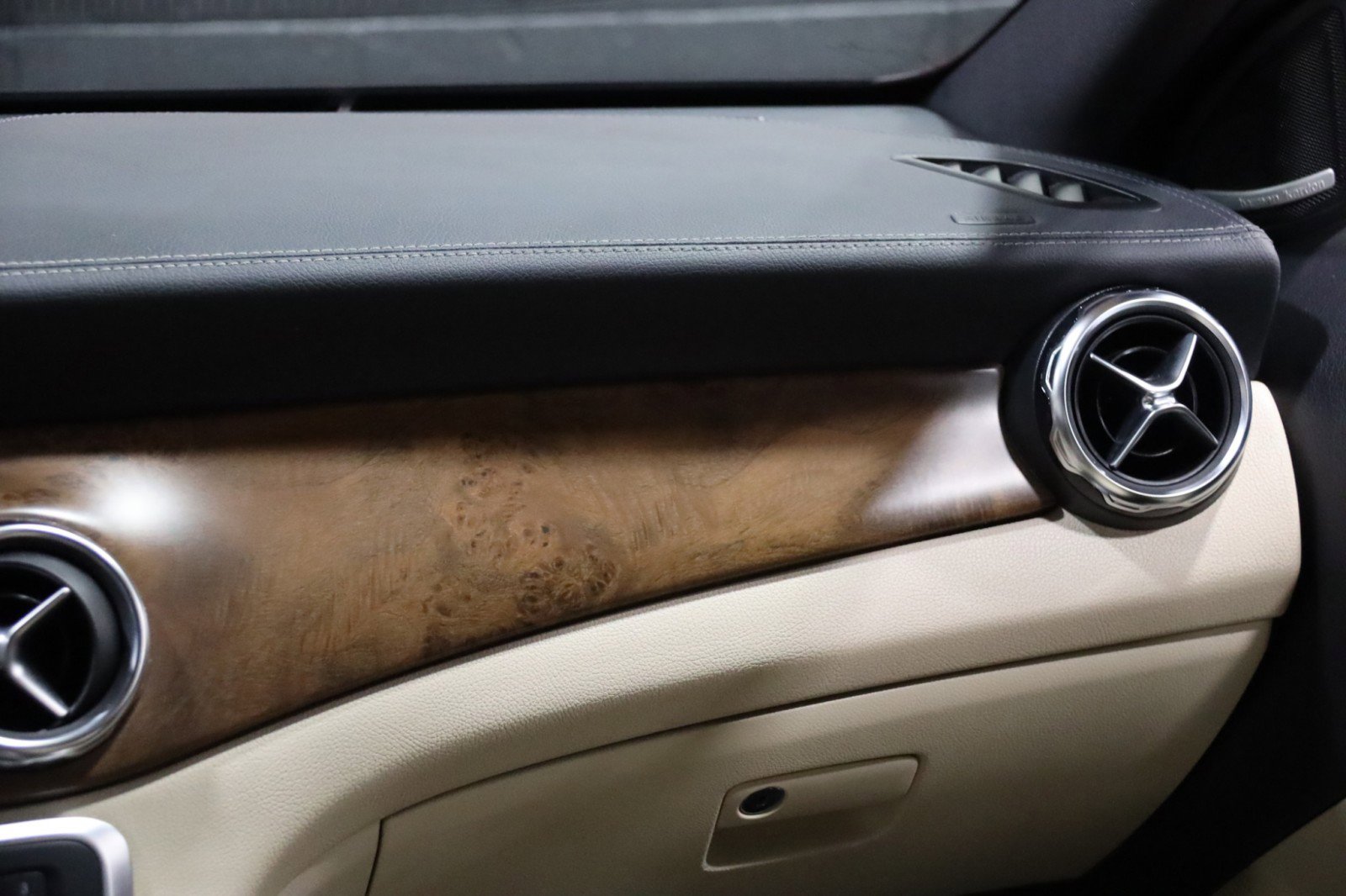 Used 2018 Mercedes-Benz GLA 45 AMG 4MATIC w/ Multimedia Package image 60