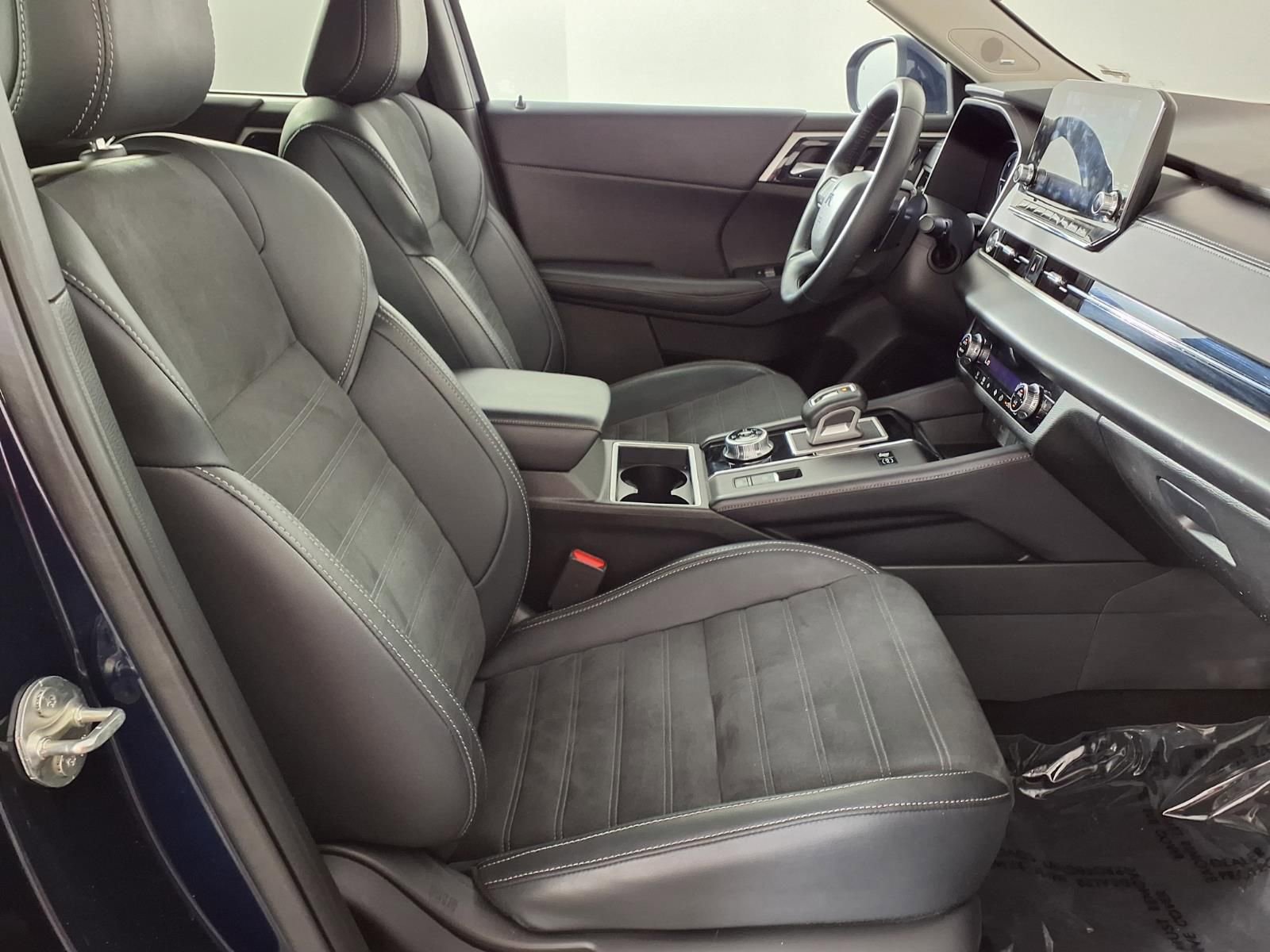 Used 2024 Mitsubishi Outlander SE image 8