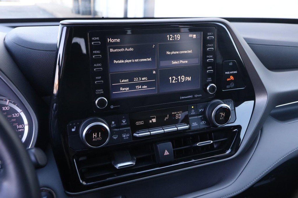 Used 2022 Toyota Highlander XLE image 17