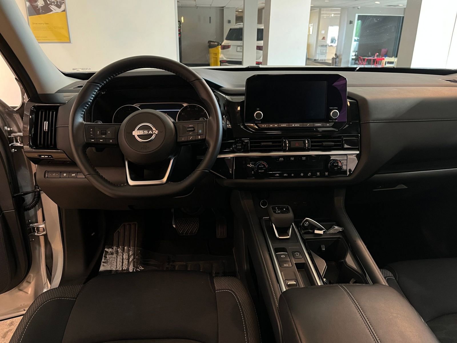 Used 2025 Nissan Pathfinder SV FWD image 36