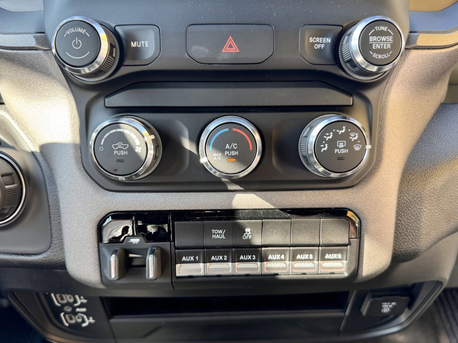 New 2024 RAM 3500 Tradesman w/ Chrome Appearance Group AWD/4WD image 26