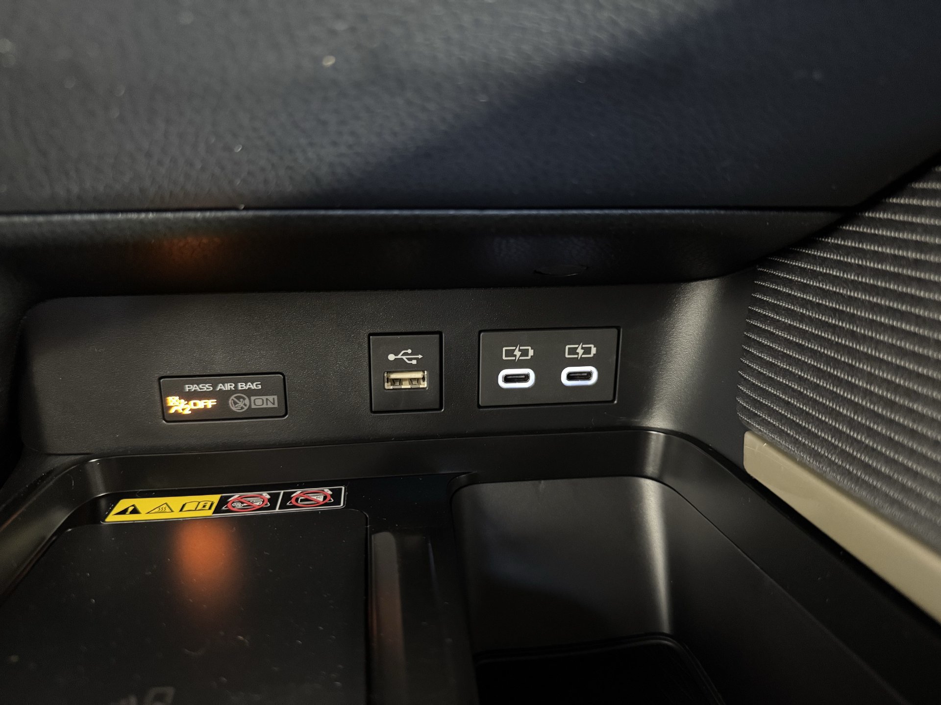 New 2026 Toyota Camry SE w/ Convenience Package FWD image 3