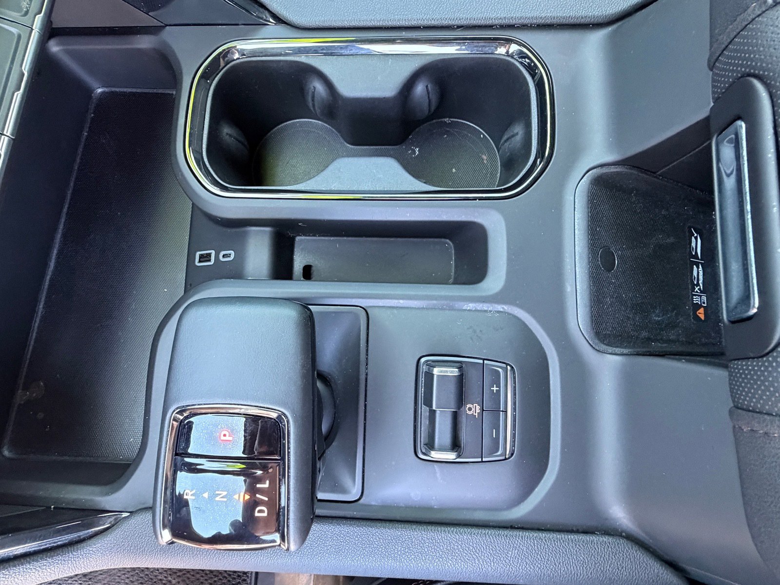 Used 2024 GMC Sierra 1500 AT4 w/ Technology Package image 30