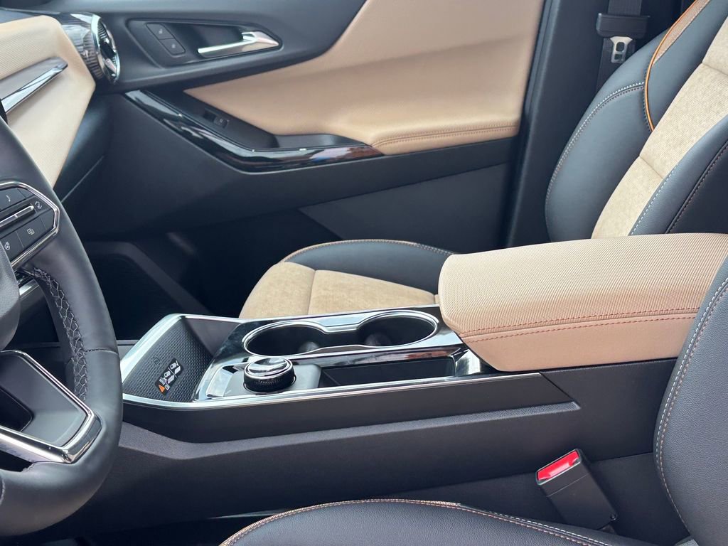 Used 2026 Chevrolet Equinox ACTIV w/ Convenience Package III image 10