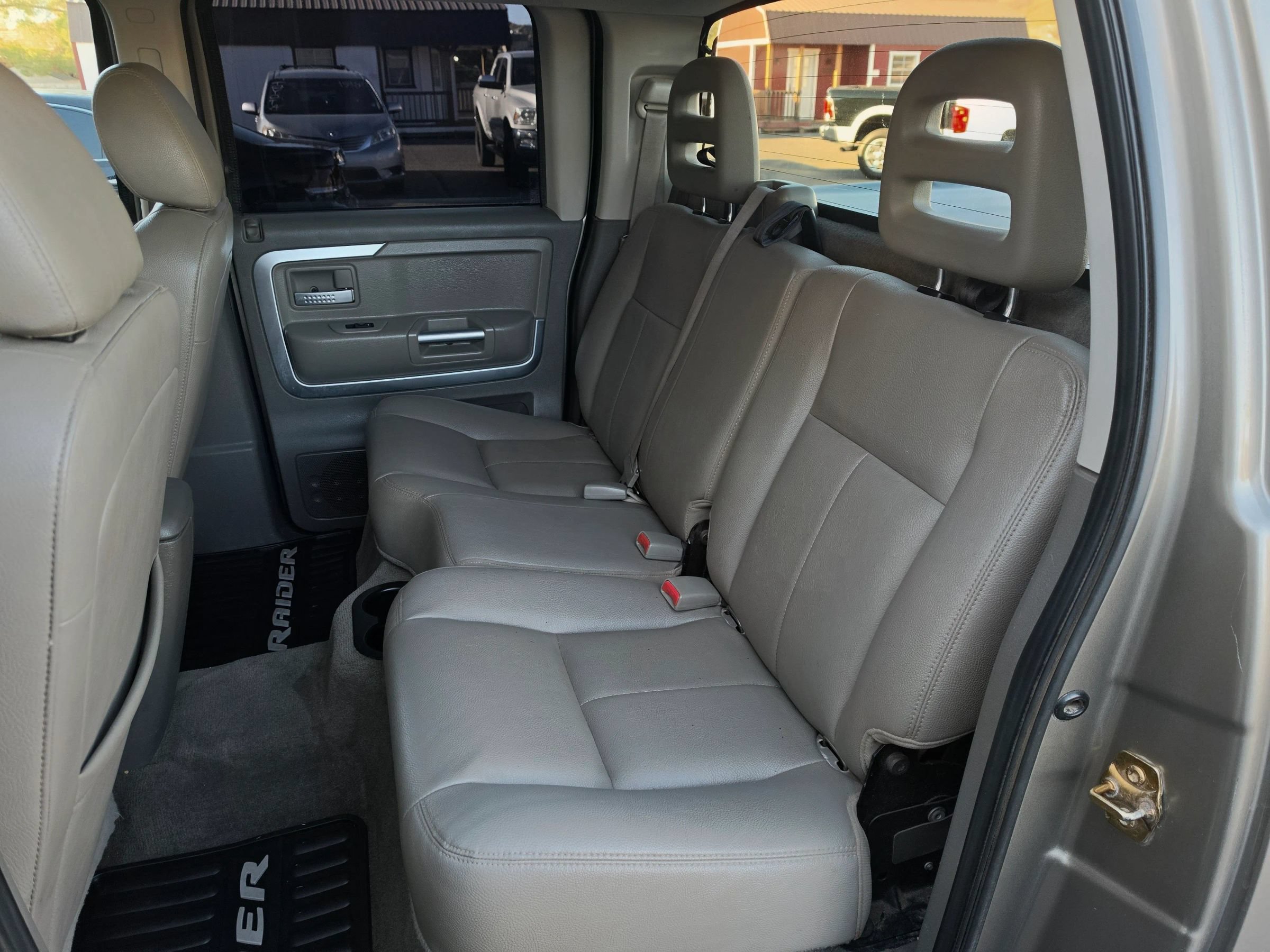 Used 2006 Mitsubishi Raider XLS AWD/4WD image 18