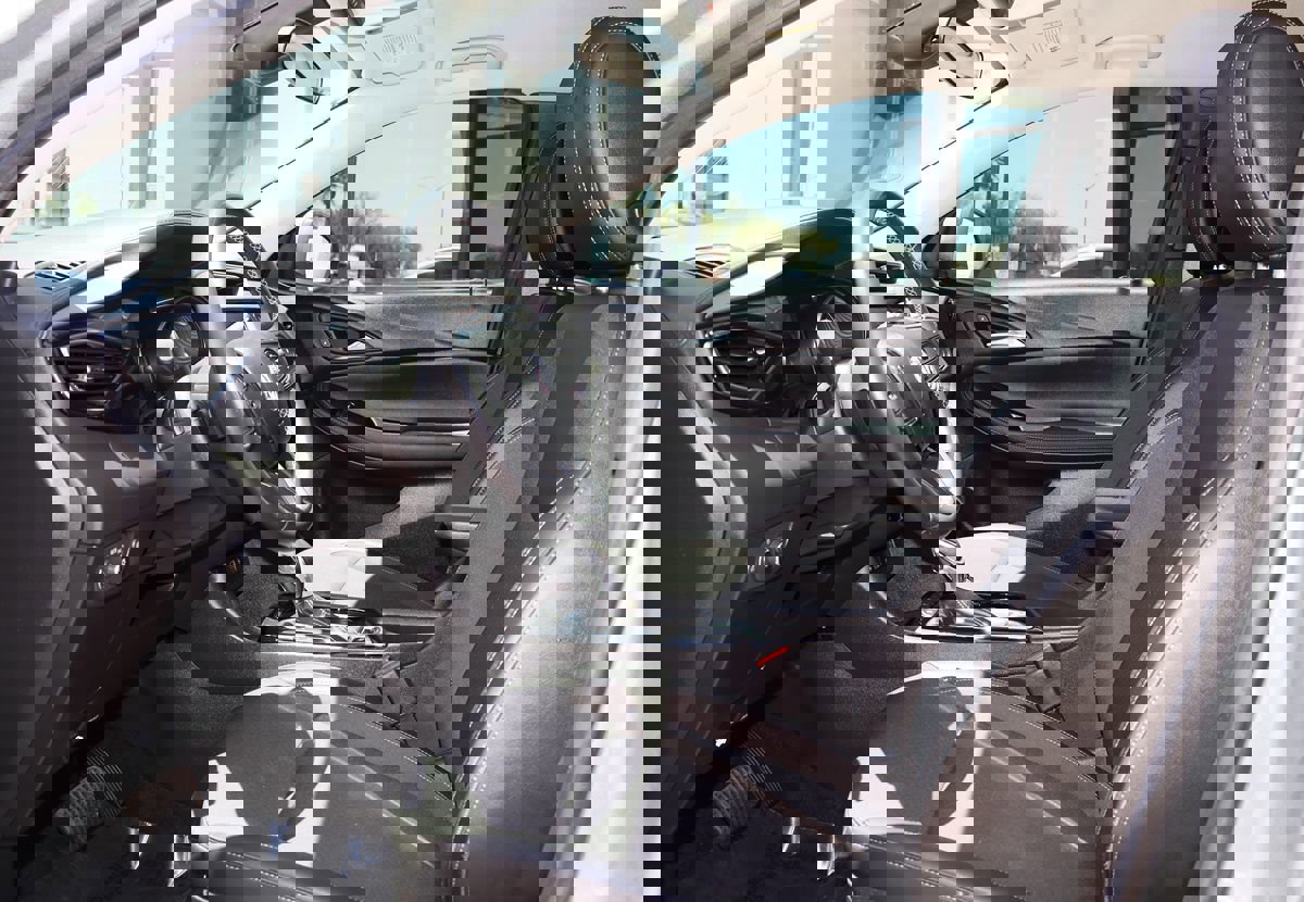 Used 2023 Buick Encore GX Select image 39