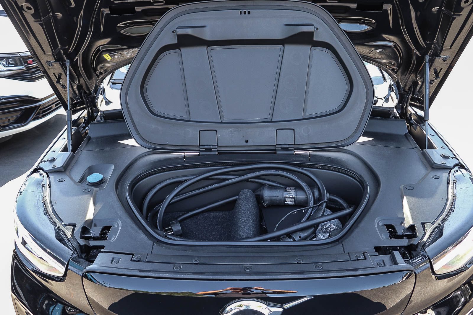 Used 2023 Volvo C40 Recharge Core w/ Protection Package Premier AWD/4WD image 25