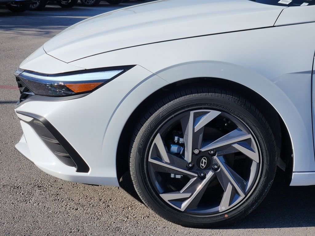 New 2025 Hyundai Elantra SEL image 8