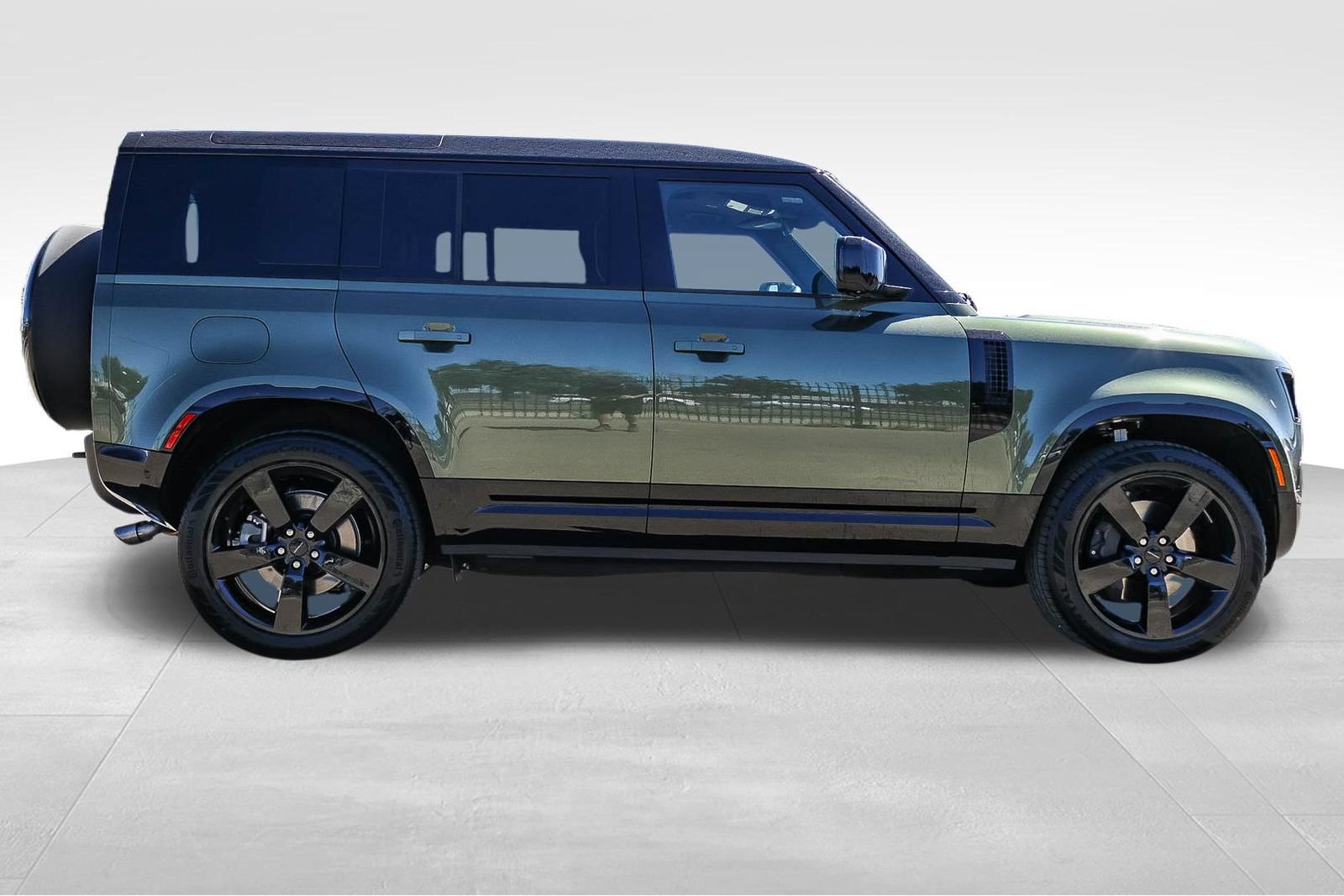 New 2026 Land Rover Defender 110 X-Dynamic SE AWD/4WD image 4