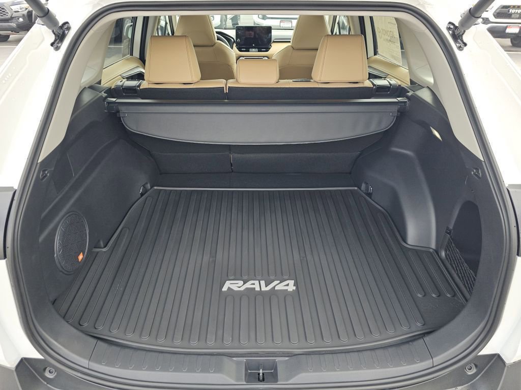 Used 2025 Toyota RAV4 Limited w/ Advanced Technology Package image 28