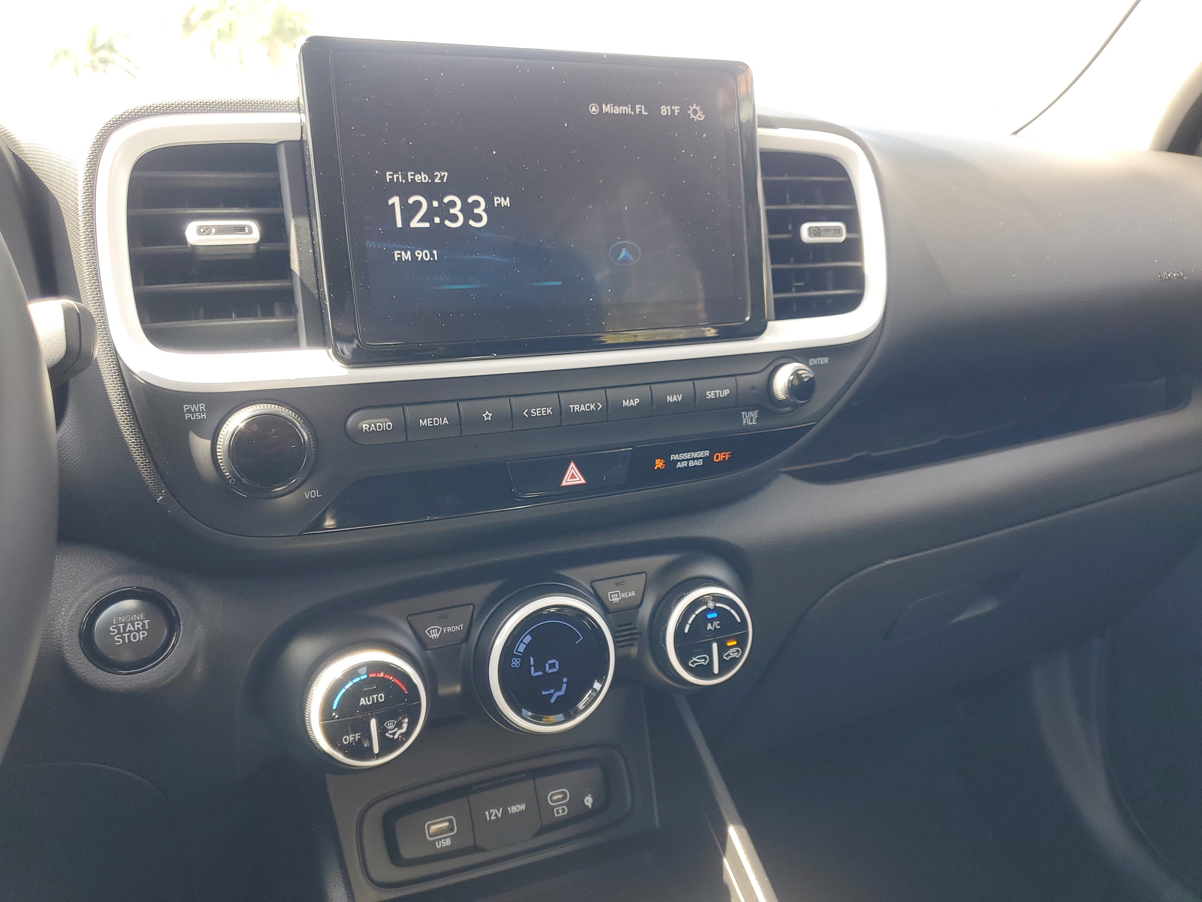 Used 2023 Hyundai Venue Limited image 25