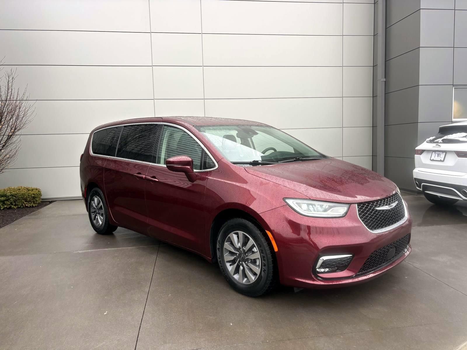 Used 2022 Chrysler Pacifica Touring-L