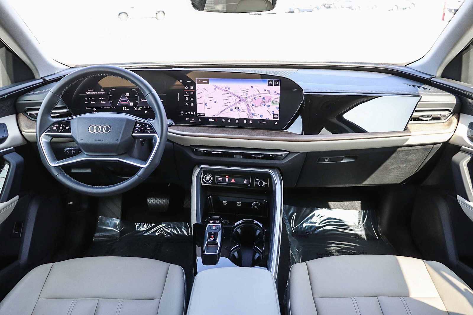 Used 2025 Audi Q5 Premium w/ Convenience Package image 16