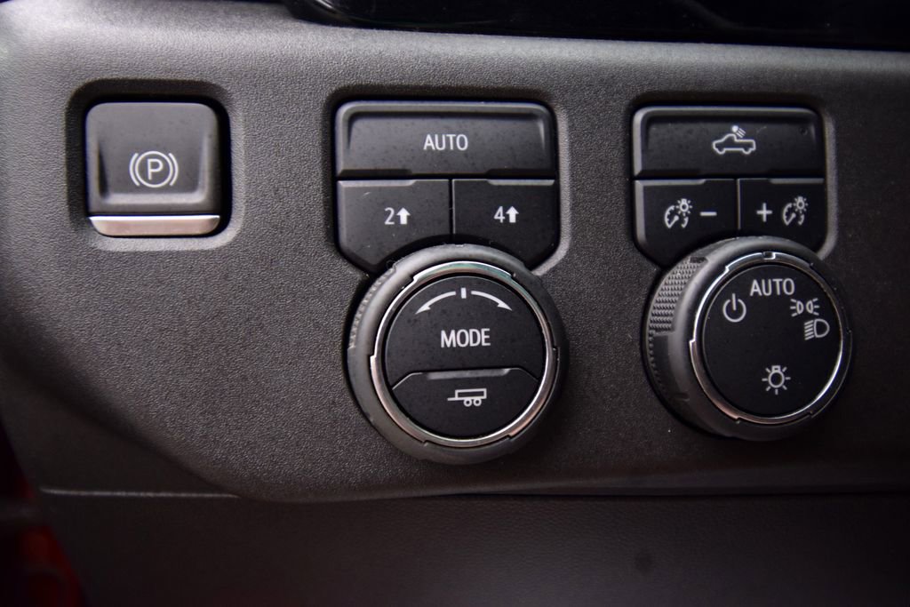 Used 2022 Chevrolet Silverado 1500 LT AWD/4WD image 35