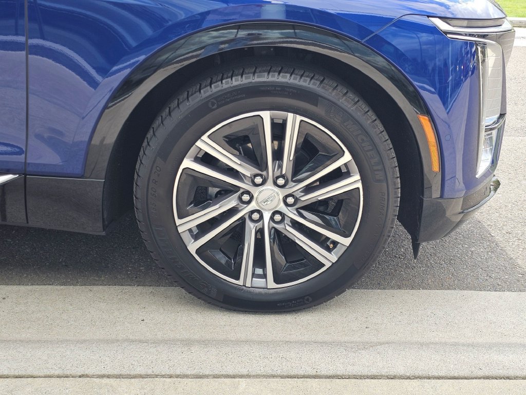 Certified 2024 Cadillac Lyriq Luxury AWD/4WD image 9