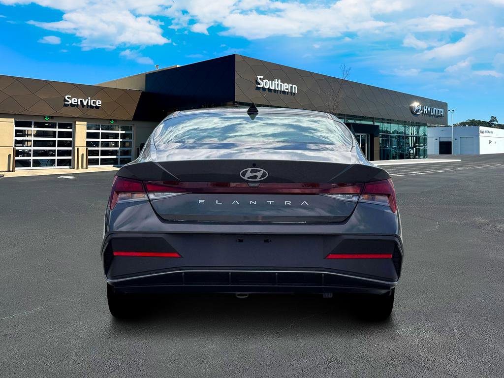 New 2026 Hyundai Elantra SE FWD image 7