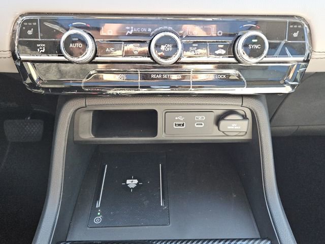 Used 2025 Honda Pilot Touring image 10