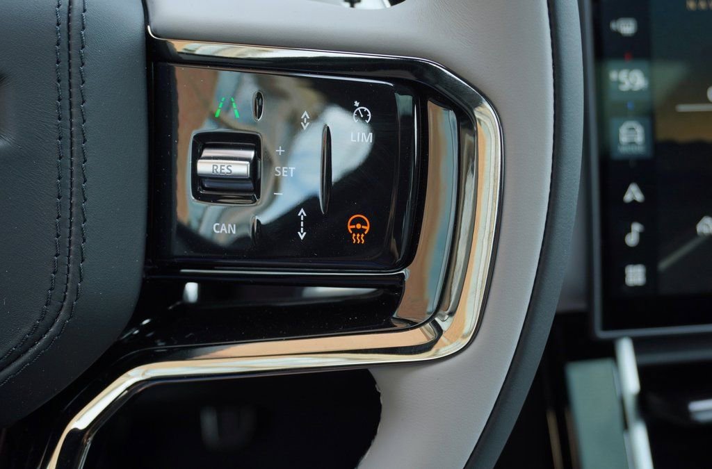 Certified 2026 Land Rover Range Rover Velar Dynamic SE AWD/4WD image 17