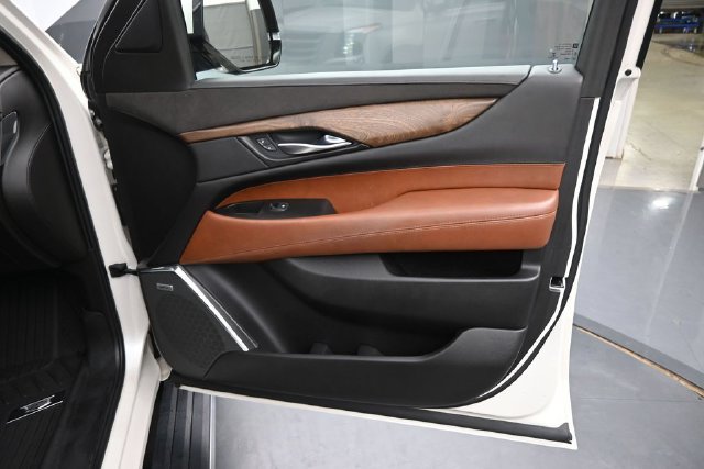 Used 2015 Cadillac Escalade Premium AWD/4WD image 12