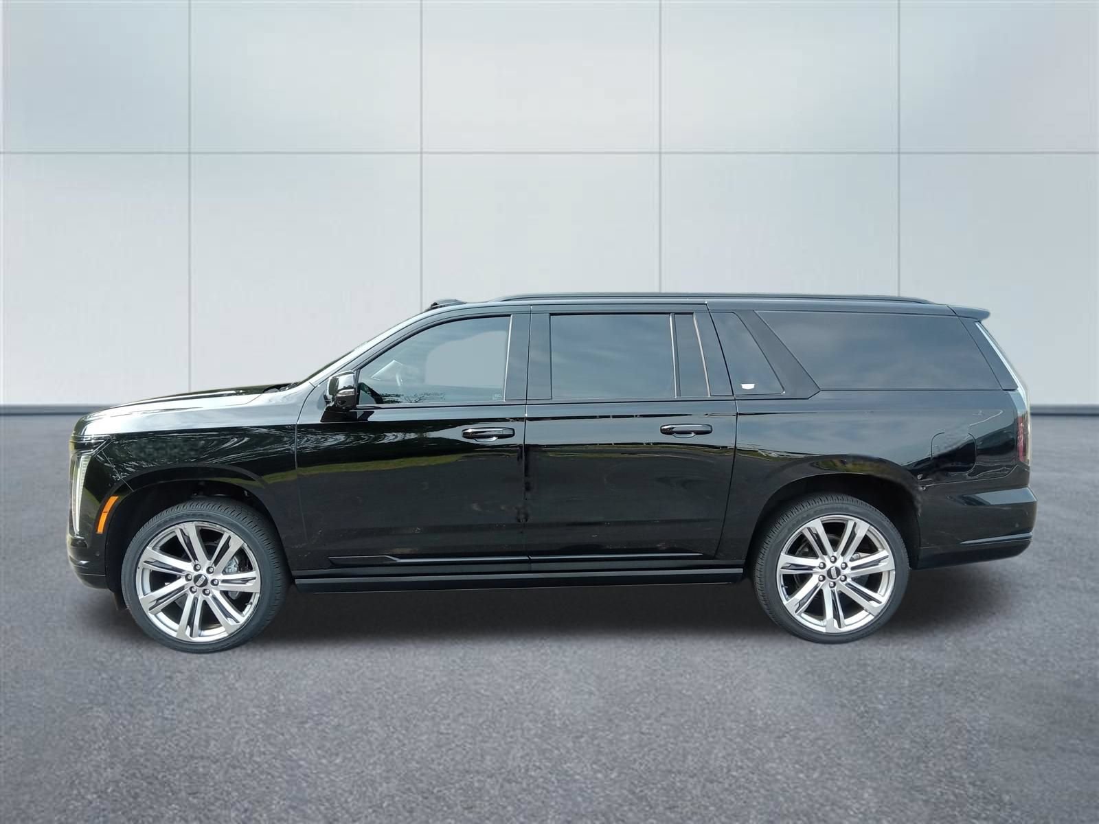 Used 2025 Cadillac Escalade ESV Sport Platinum AWD/4WD image 2