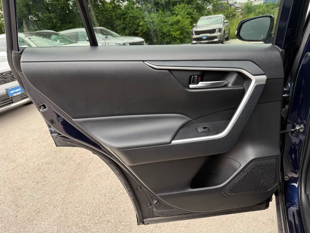 Used 2025 Toyota RAV4 XLE FWD image 9