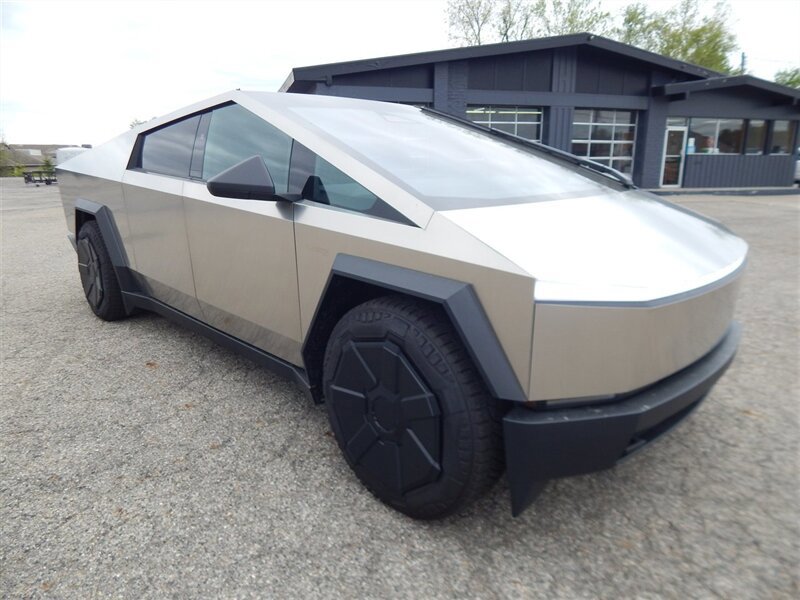 Used 2024 Tesla Cybertruck AWD Crew Cab image 5