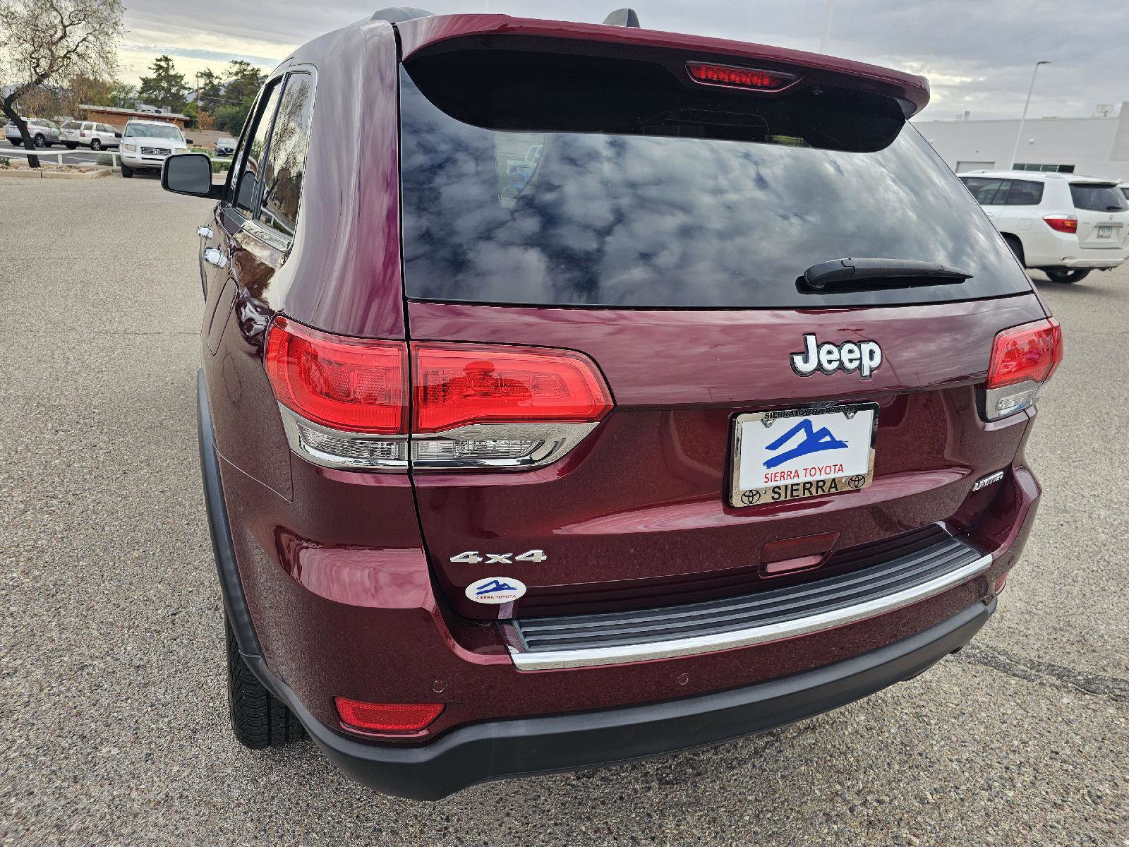 Used 2017 Jeep Grand Cherokee Limited image 10