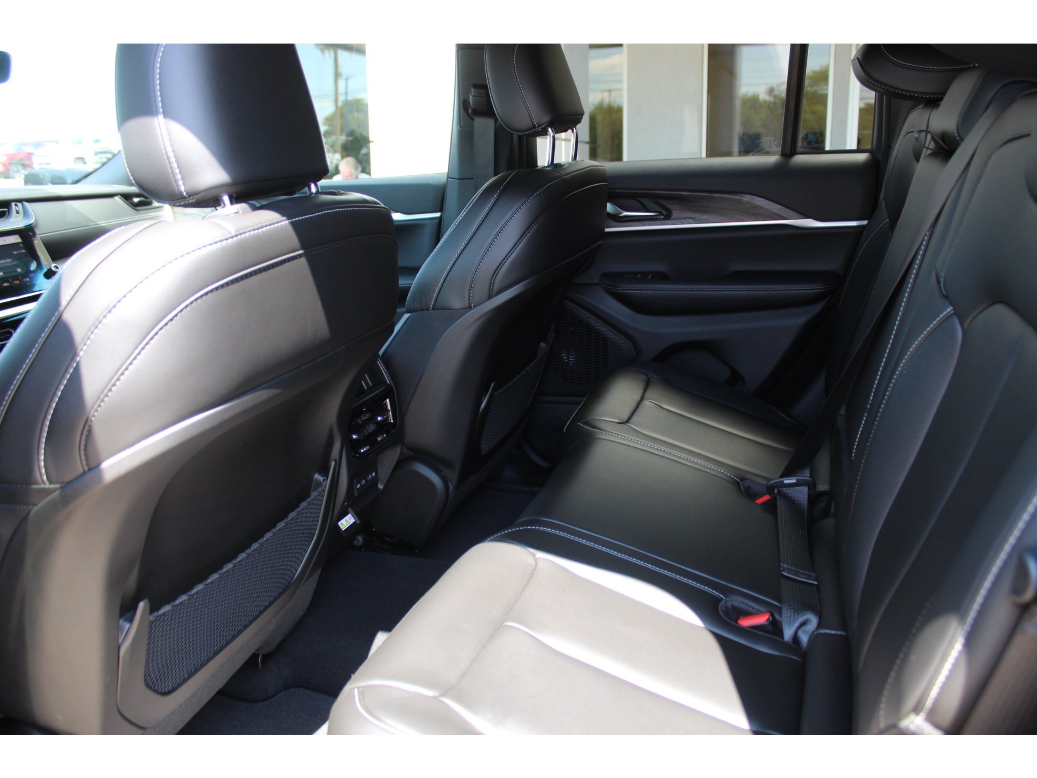 New 2027 Jeep Grand Cherokee Limited AWD/4WD image 14