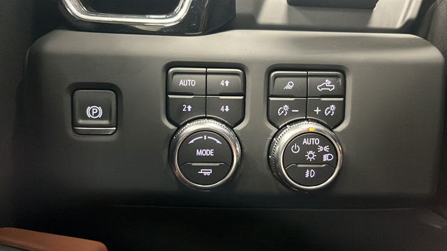 Used 2025 GMC Sierra 3500 Denali Ultimate AWD/4WD image 36