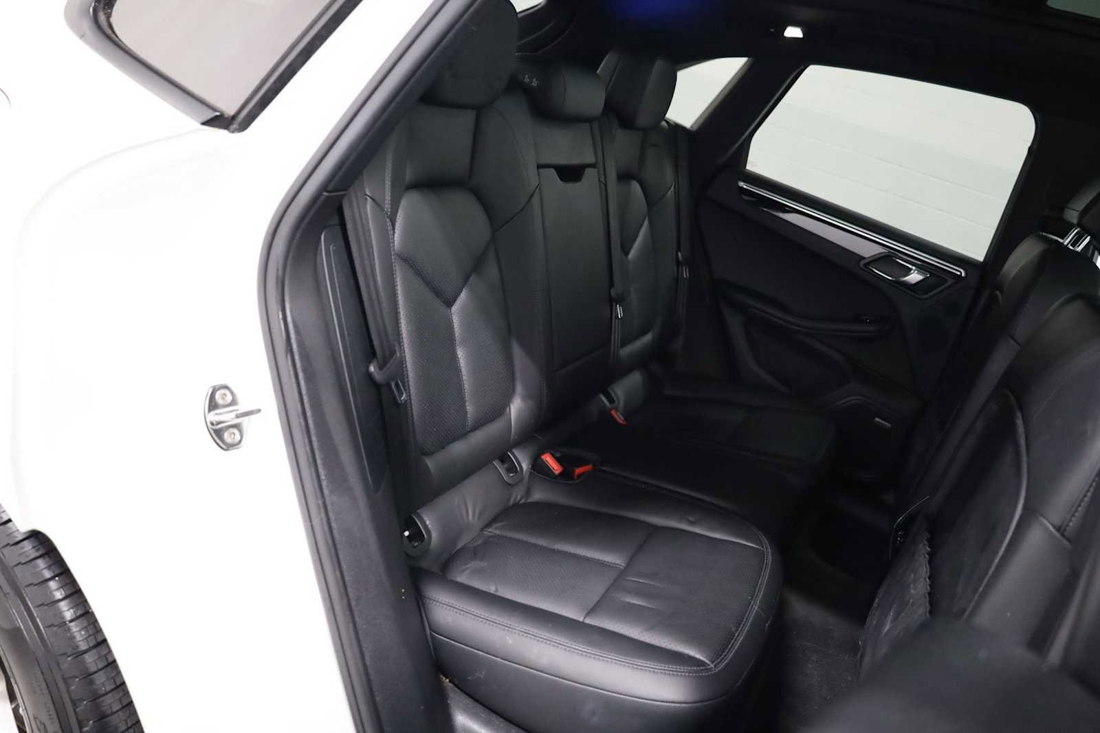 Used 2017 Porsche Macan image 37