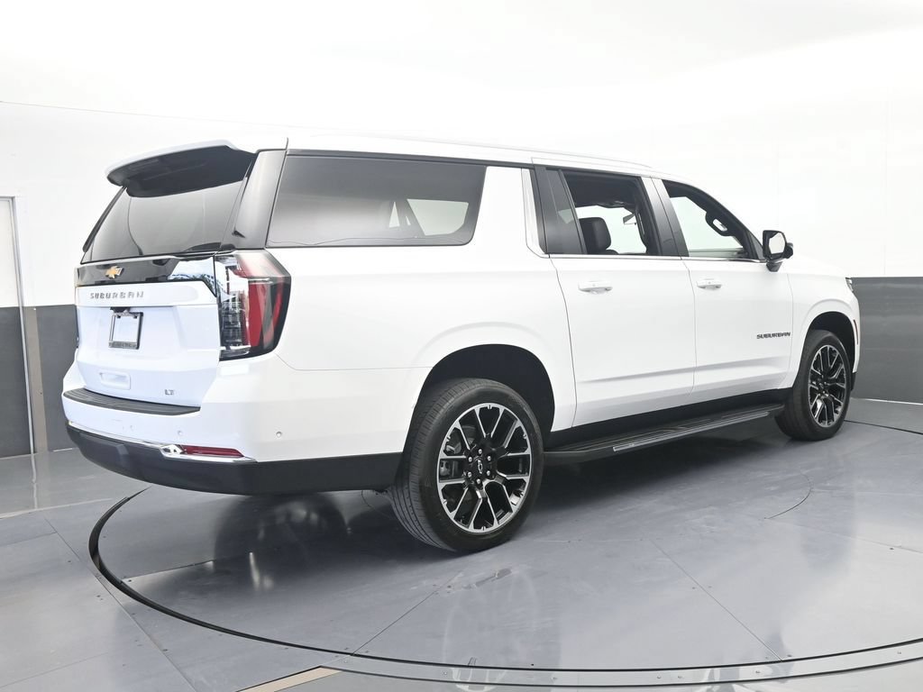 Used 2025 Chevrolet Suburban LT RWD image 6
