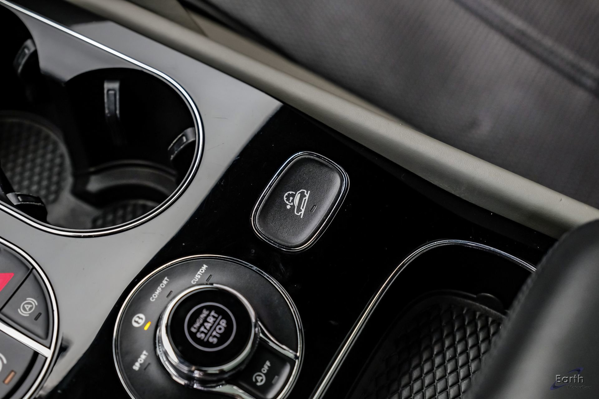 Used 2022 Bentley Bentayga AWD/4WD image 60