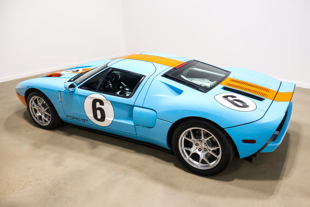 Used 2006 Ford GT RWD image 16