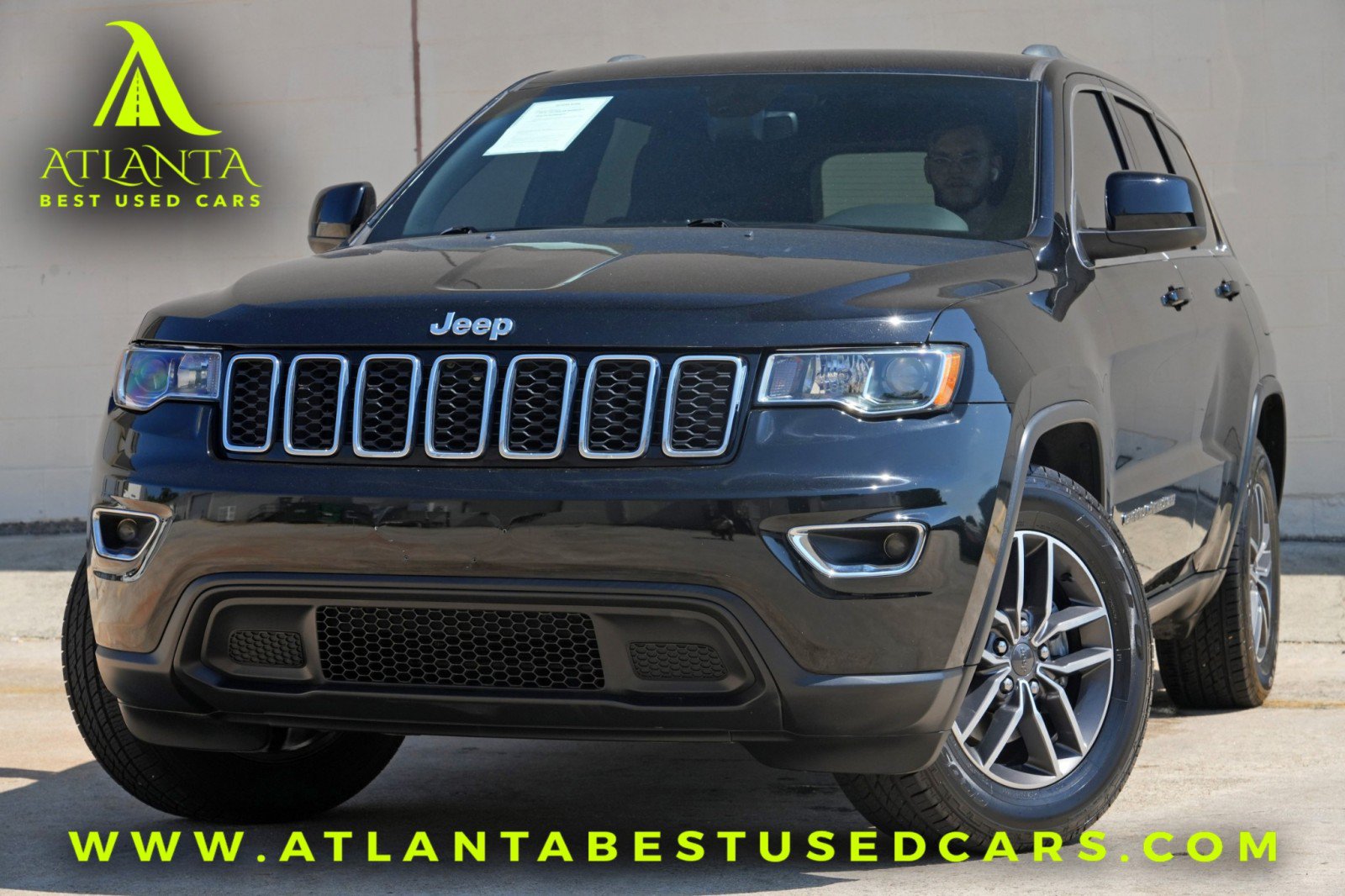 Used 2019 Jeep Grand Cherokee Laredo w/ 18" Wheel & 8.4" Radio Group AWD/4WD image 1
