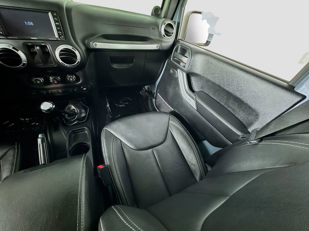 Used 2014 Jeep Wrangler Rubicon AWD/4WD image 15