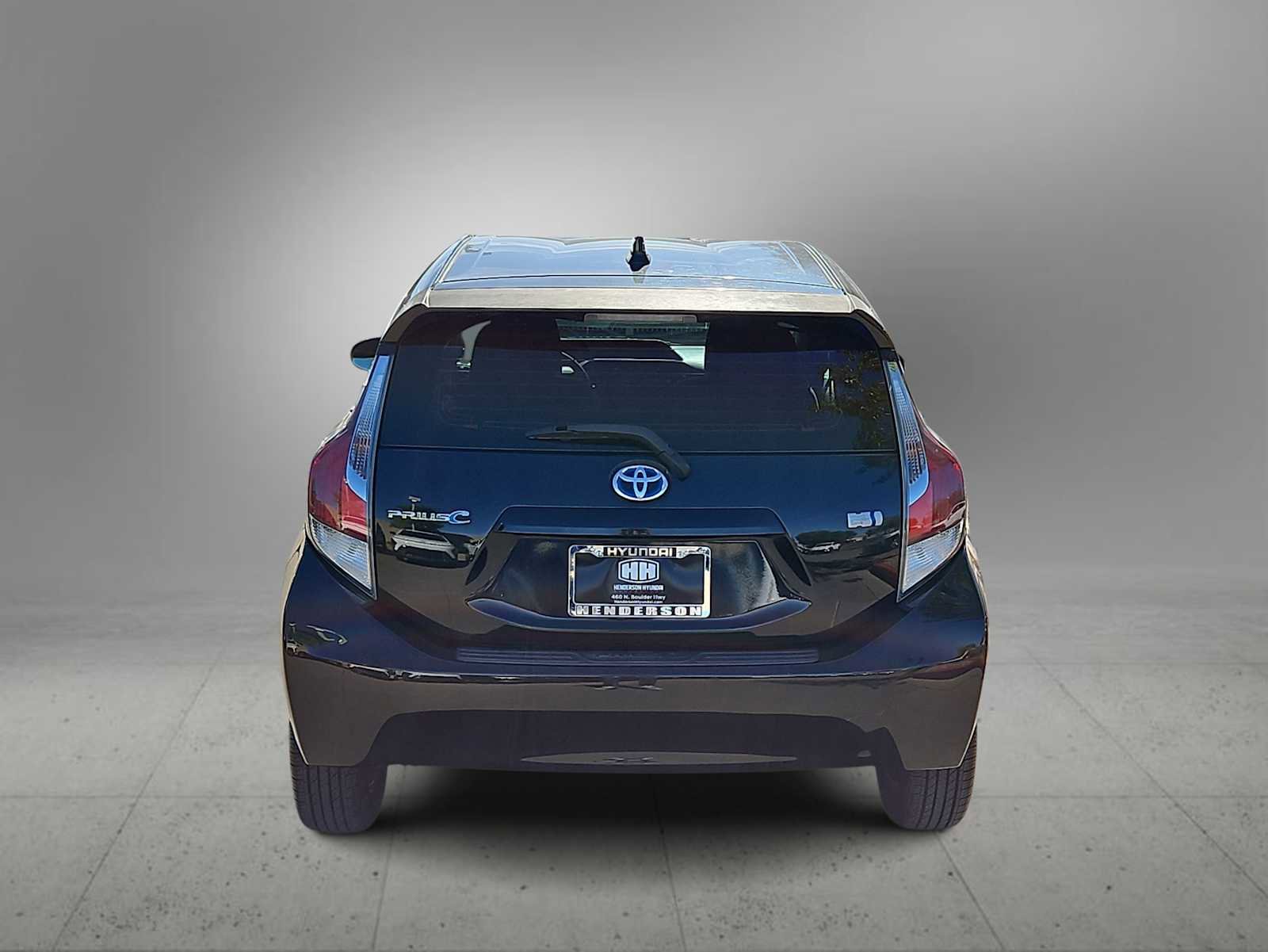 Used 2015 Toyota Prius C Three image 7