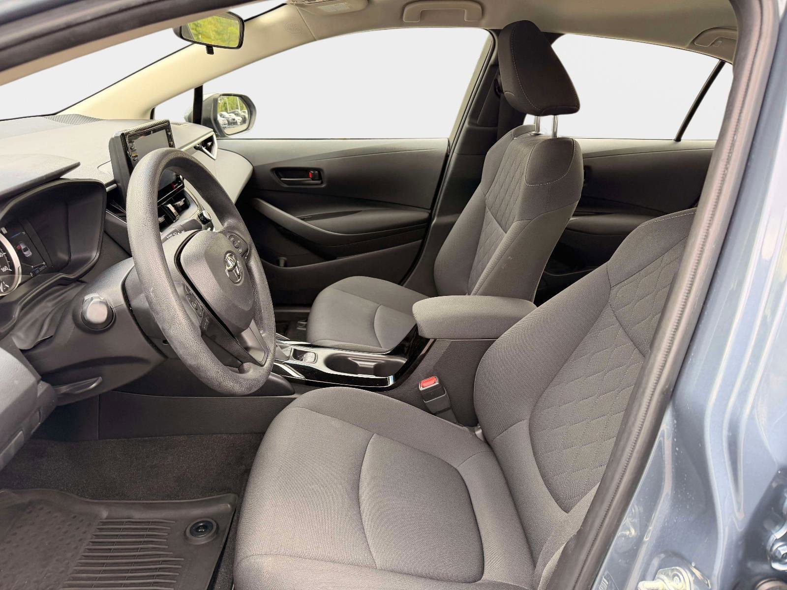 Used 2022 Toyota Corolla LE image 30