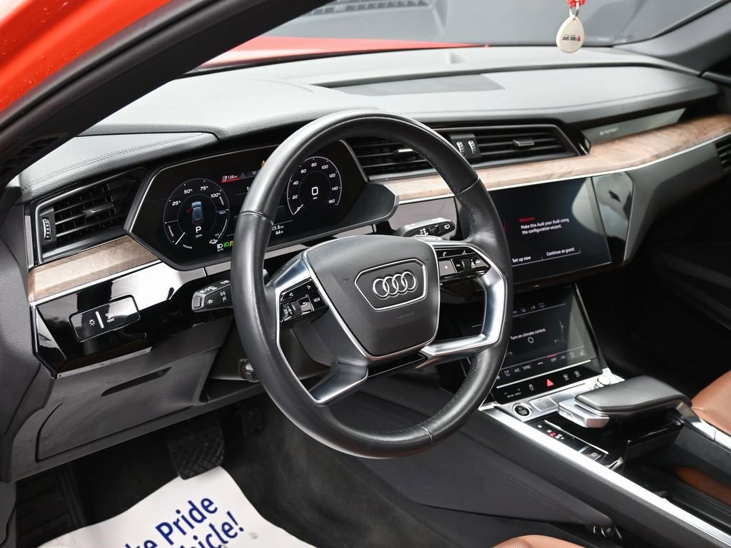 Used 2022 Audi e-tron Premium Plus w/ Premium Plus Package image 19