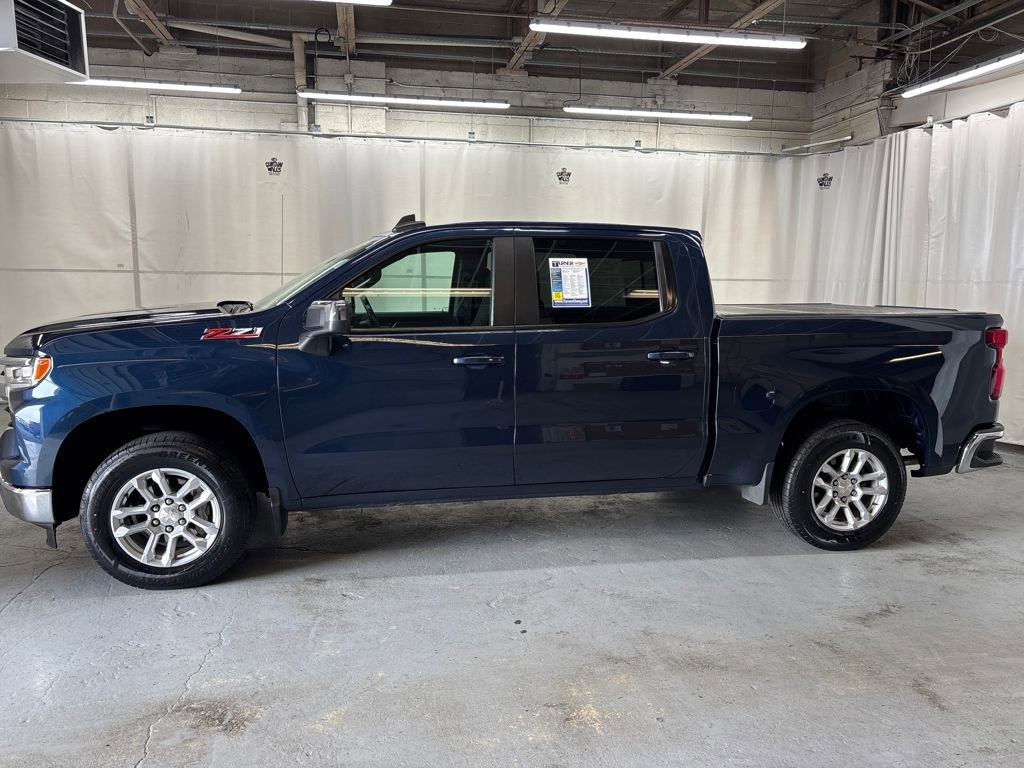 Used 2022 Chevrolet Silverado 1500 LT w/ Z71 Off-Road Package image 2