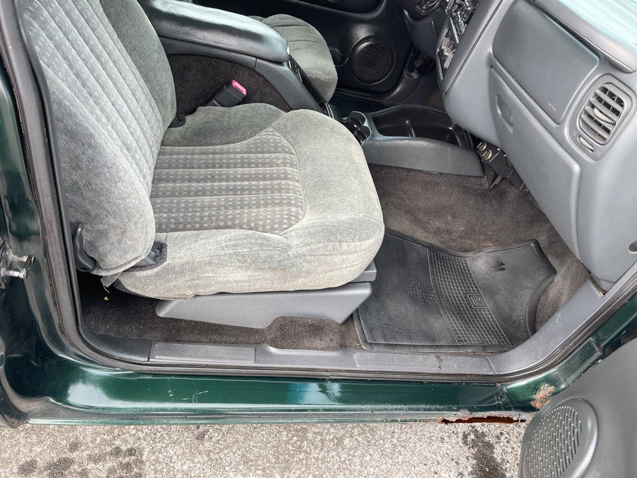 Used 2002 Chevrolet S10 Pickup LS w/ LS Preferred Equipment Group AWD/4WD image 14