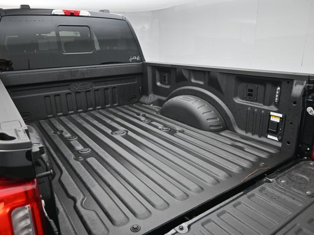 New 2026 Ford F250 Lariat w/ Black Appearance Package image 30