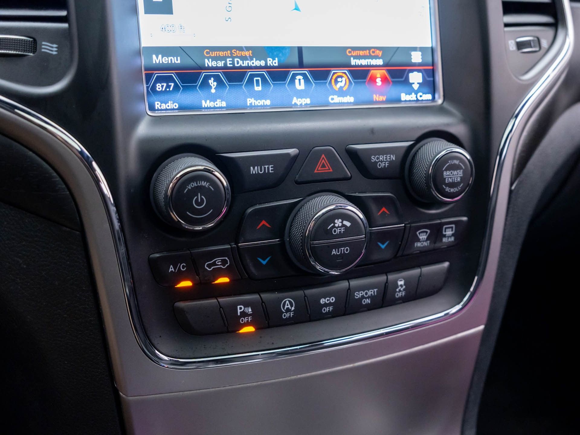 Used 2018 Jeep Grand Cherokee Altitude AWD/4WD image 27
