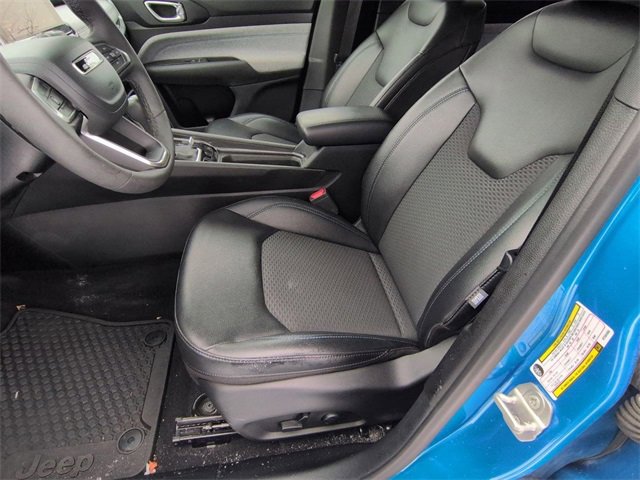 Used 2024 Jeep Compass Latitude w/ Convenience Group image 11